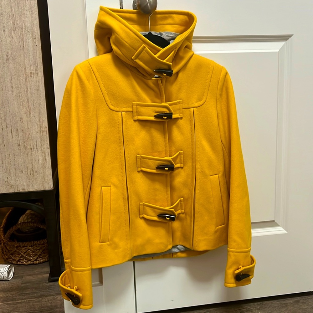 Women’s Yellow Peacoat w/ brown toggles by Guess. Pockets, pleats, hood. Size: S